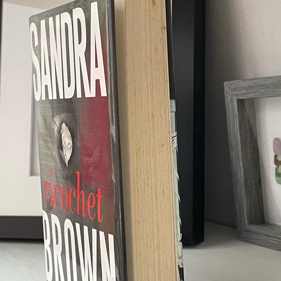 4/$25 or 5/$32 - Hard Cover Sandra Brown - Picture 2 of 2